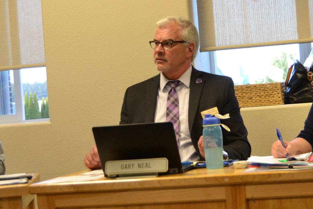 Sequim Schools Superintendent Gary Neal thanks the school district and community during his five years here. He plans to work for Vanir Construction Management, Inc. this July. Sequim Gazette photo by Matthew Nash