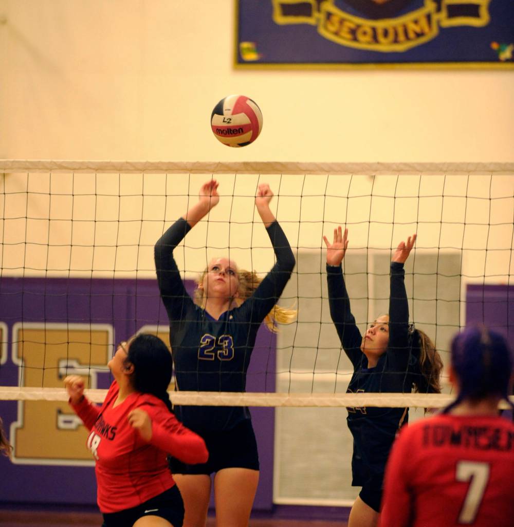 PHOTO: Wolves’ first spikes of the season