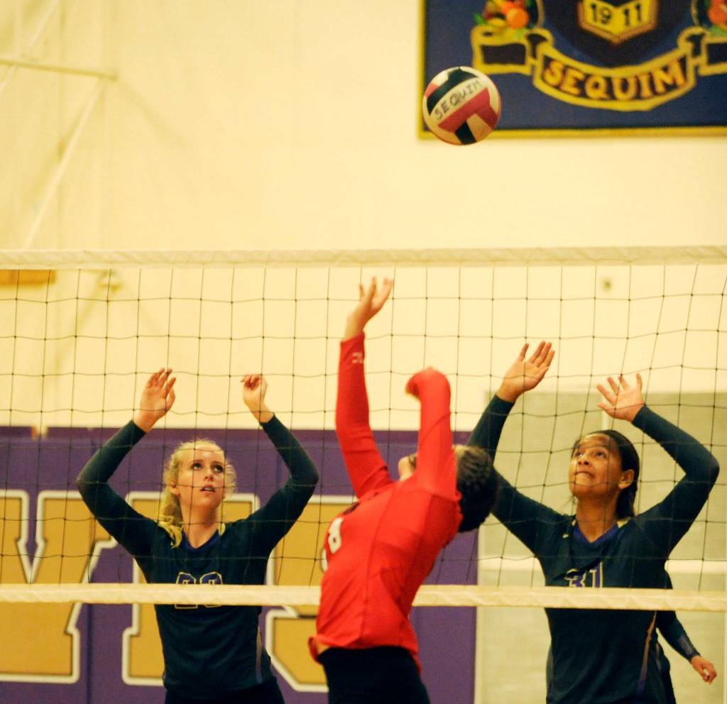 PHOTO: Wolves’ first spikes of the season