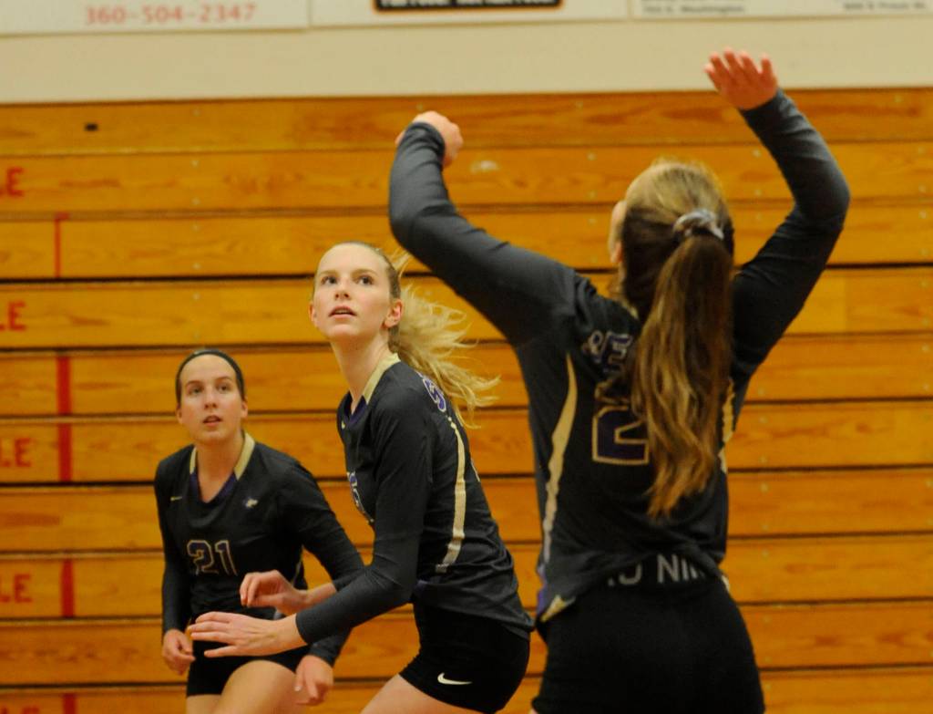 PHOTO: Wolves’ first spikes of the season