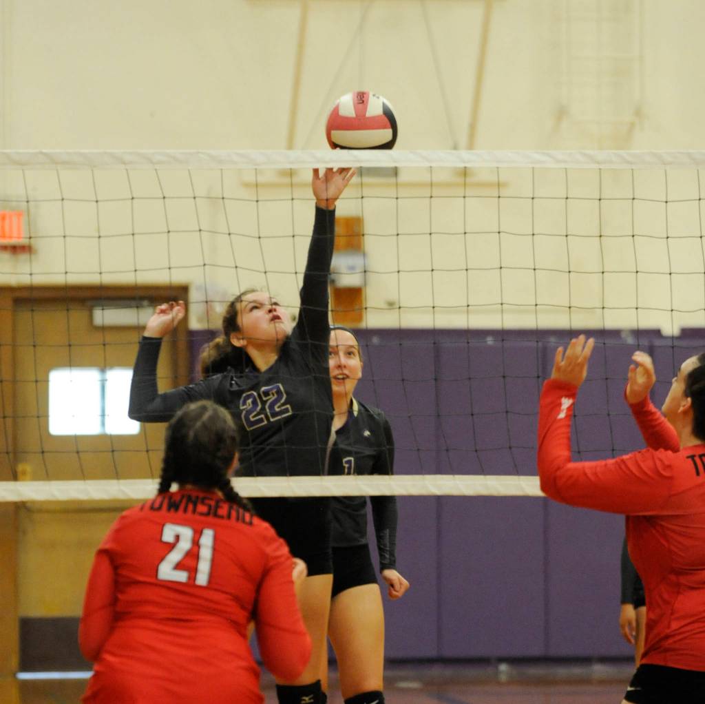 PHOTO: Wolves’ first spikes of the season