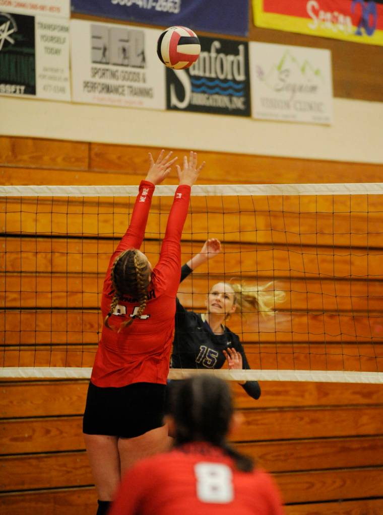 PHOTO: Wolves’ first spikes of the season