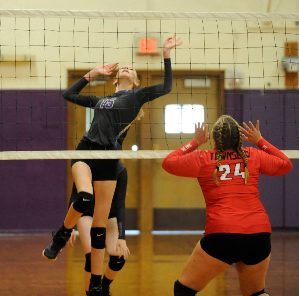 PHOTO: Wolves’ first spikes of the season