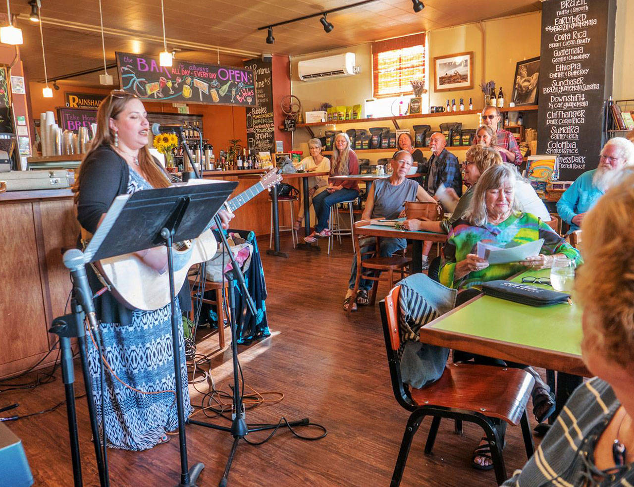 Stephanie Doenges of Bread & Gravy gets an open mic evening started in at the Rainshadow Cafe in August. Photo by Bob Lampert