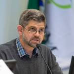 Clallam County Commissioner Mark Ozias provides opening statements during a League of Women Voters forum in Sequim on Oct 6. Photo by Jesse Major/Peninsula Daily News