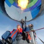 Tom McKeown, 95, of Port Angeles, a U.S. Marine Corps veteran of World War II, takes a tethered balloon ride with Capt. Crystal Stout, executive director of Dream Catcher Balloon, at Sequim Valley Airport in 2018. File photo by Keith Thorpe/Peninsula Daily News