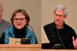 City honors Pratt, Lake for council service