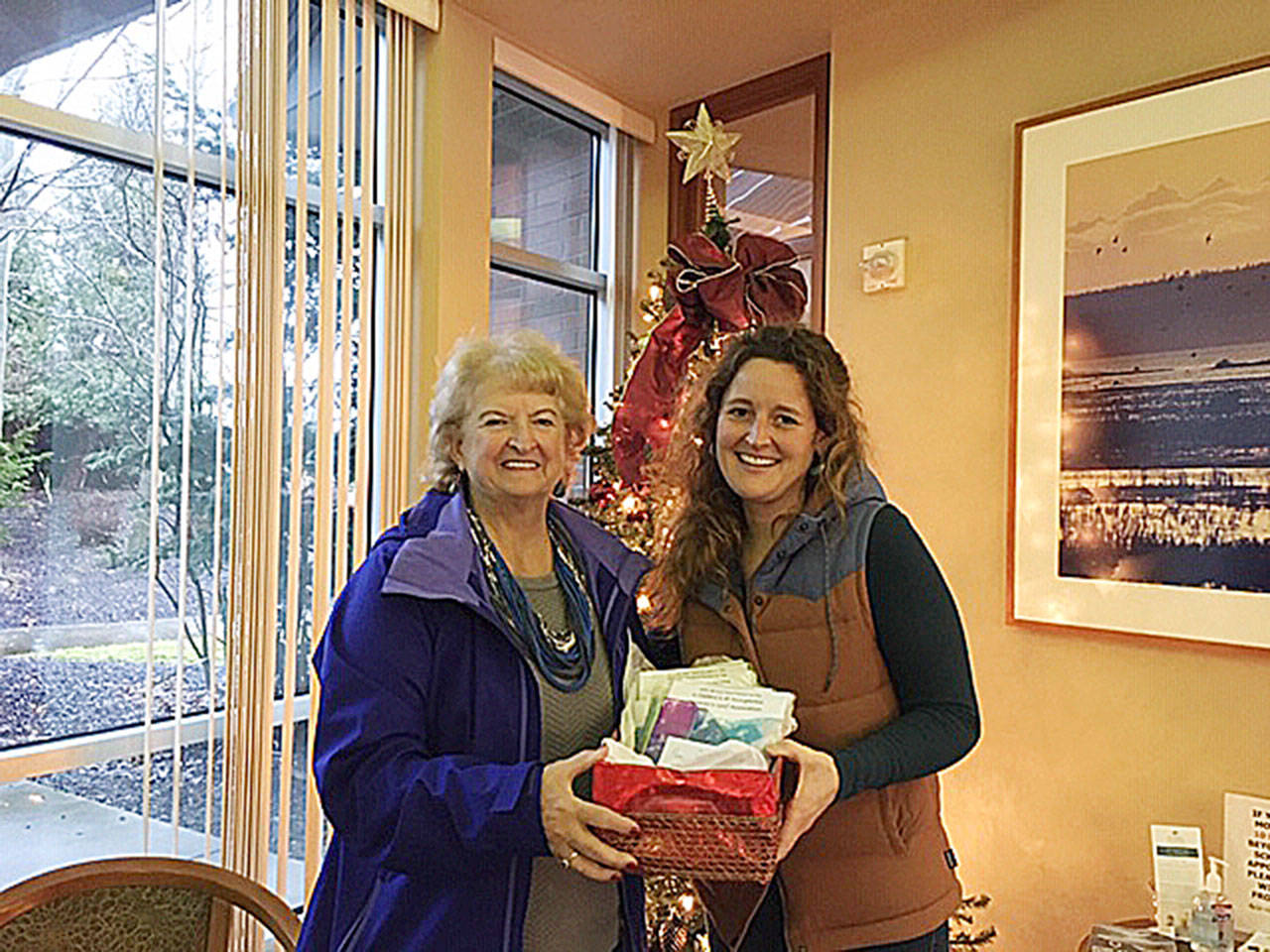 Milestone: Golf group celebrates holiday, donates scarves to cancer center