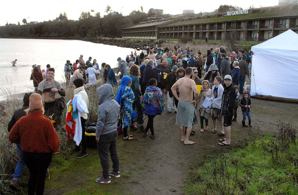 Plunge participants and on-lookers gather at Hollywood Beach at the conclusion of the annual New Years Day polar bear plunge in Port Angeles. Photo by Keith Thorpe/Olympic Peninsula News Group