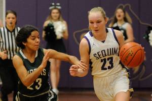 Girls basketball: Wolves girls lose to Port Angeles, Julmist hurt