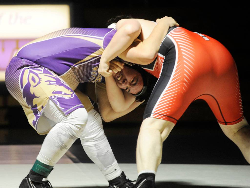 Sequims Bodi Sanderson, left, and Port Townsends Troy McKelvey lock up in a 285-pound weight class match-up on Jan. 23. Sequim Gazette photos by Michael Dashiell