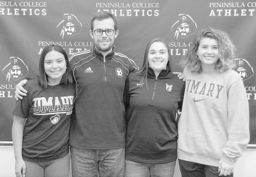 COllege soccer: Peninsula stars sign with 4-year schools