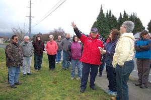 Blaine Zechenelly, Clallam County Fire District 3 Community Emergency Response Team (CERT) planner, demonstrates how to profile a building during a CERT training exercise at Sequim Community Church in March 2017. Blaine and Cindy Zechenelly were awarded 2020 Governors Volunteer Awards last week. Sequim Gazette file photo by Erin Hawkins                                Blaine Zechenelly, Clallam County Fire District 3 Community Emergency Response Team (CERT) planner, demonstrates how to profile a building during a CERT training exercise at Sequim Community Church in March 2017. BLaine and Cindy Zechenelly were awarded 2020 Governors Volunteer Awards last week. Sequim Gazette file photo by Erin Hawkins
