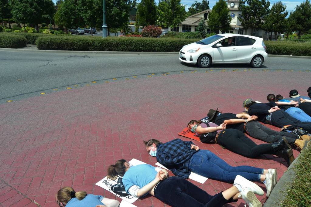 Demonstrators circled the River Road roundabout on June 4 for 8 minutes and 46 seconds in honor of George Floyd of Minneapolis, Minn., who died on May 25 from asphyxiation, after being handcuffed face down and held down. Sequim Gazette photo by Matthew Nash