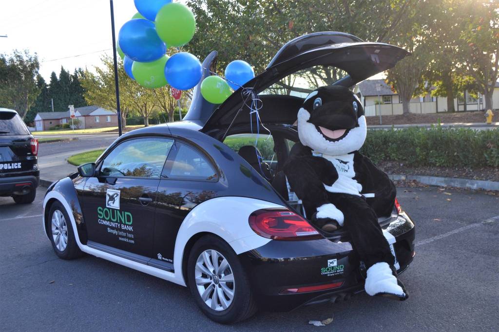 Sound Community Bank staff ready for the procession on Oct. 10 from the Sequim Community Church parking lot. Sequim Gazette photo by Matthew Nash