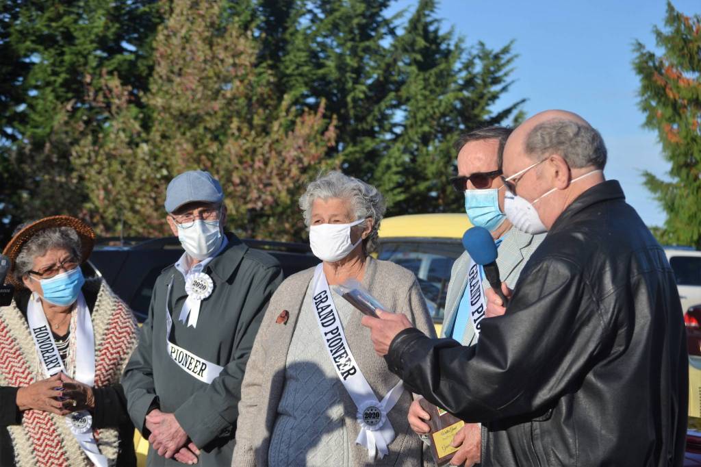 Prior to the procession on Oct. 10, Neil Clayton with the Sequim Pioneers Association, right, presents plaques to Sequim Irrigation Festival pioneers  honorary pioneers Elaine Grinnell and Steve Vause, on left, and grand pioneers Charlotte Fitzgerald and Walter Grant. Sequim Gazette photo by Matthew Nash