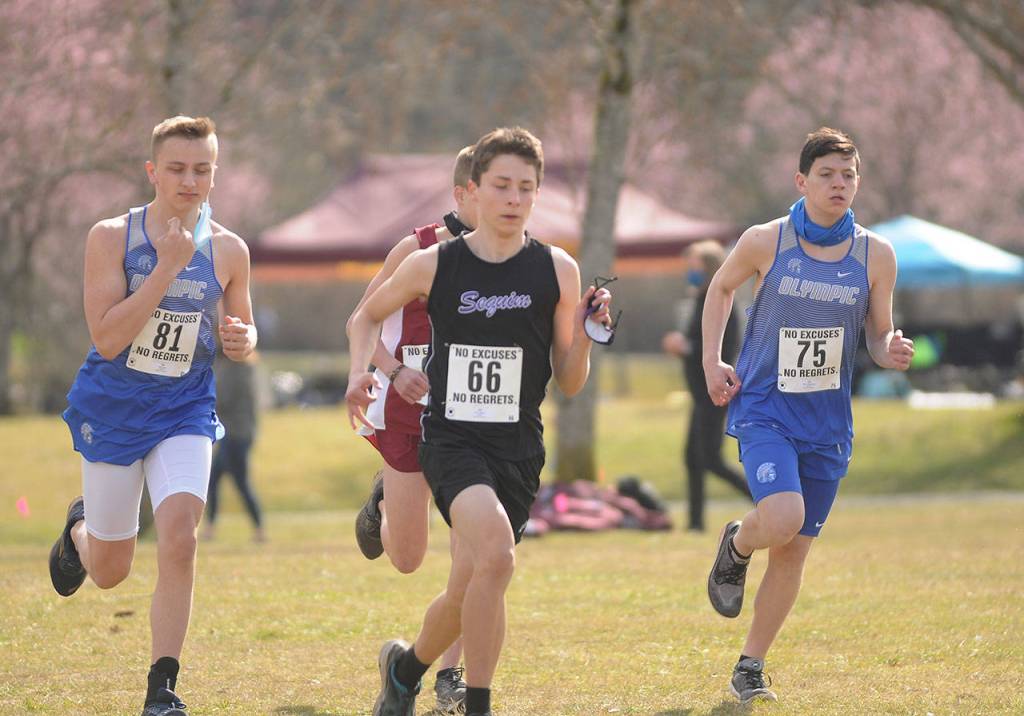 Sequim High freshman Colby Ellefson, center, races in the Olympic League championship race on March 13 at Battle Point Park on Bainbridge Island. Sequim Gazette photo by Michael Dashiell