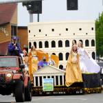 With emcee Stephen Rosales serving as virtual guide, the 2021 Sequim Irrigation Festival Grand Parade-turned-Procession makes its way through downtown Sequim Saturday afternoon. Festival royalty includes, from left, princesses Allie Gale and Zoee Kuperus, float builder Guy Horton, princess Sydney VanProyen and queen Hannah Hampton. Sequim Gazette photos by Michael Dashiell