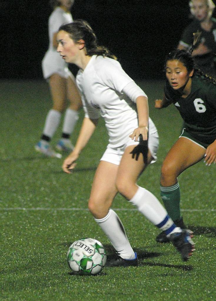 Keith Thorpe/Peninsula Daily News
Sequim's Rileigh Van Dyken, left, works her way past Port Angeles' Lily Sanders on Friday in Port Angeles.