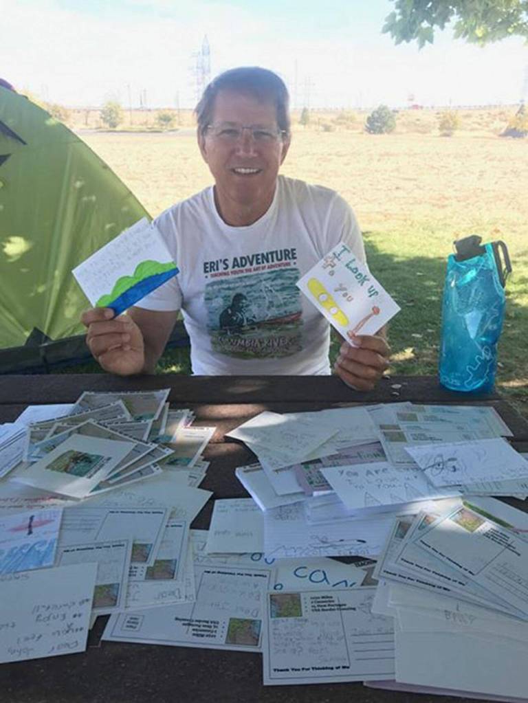 John Kuntz enjoys support from student writings as he traverses the Columbia River in 2018. Submitted photo
