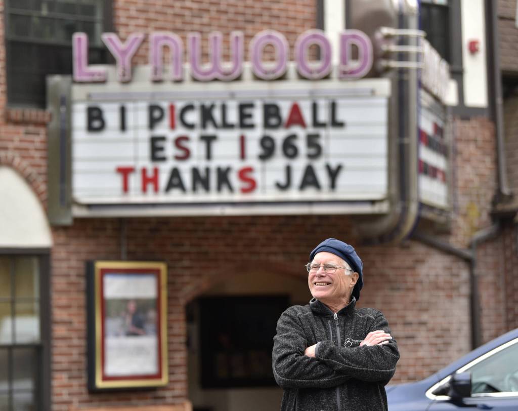 Kevin Lynch general manager of the Lynwood Theater waits for Gov. Inslees motorcade to drive by his message on the marque. Photo by Nancy Treder/Bainbridge Island Review