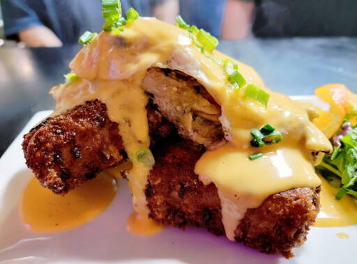 This is mac and cheese? Try Sunshine Cafés pulled pork on macaroni and cheese bites, with a fried egg and sauce on top. Photo courtesy of Kyla Washburn/Sunshine Café
