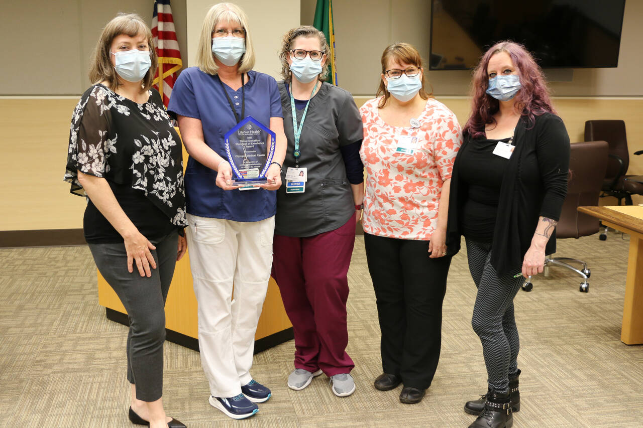 Photo courtesy of Olympic Medical Center
Pictured, from left, are: Heidi Murdock, LifeNet Health donor relations account manager; Renee Sommerfeld, administrative supervisor for Olympic Medical Centers medical/surgical/pediatrics unit; Denise Harman, director for OMCs medical/surgical/pediatrics unit; MC director of education Gretchen Fleck, and Karen Reeder, clinic nurse care manager-primary care PA.