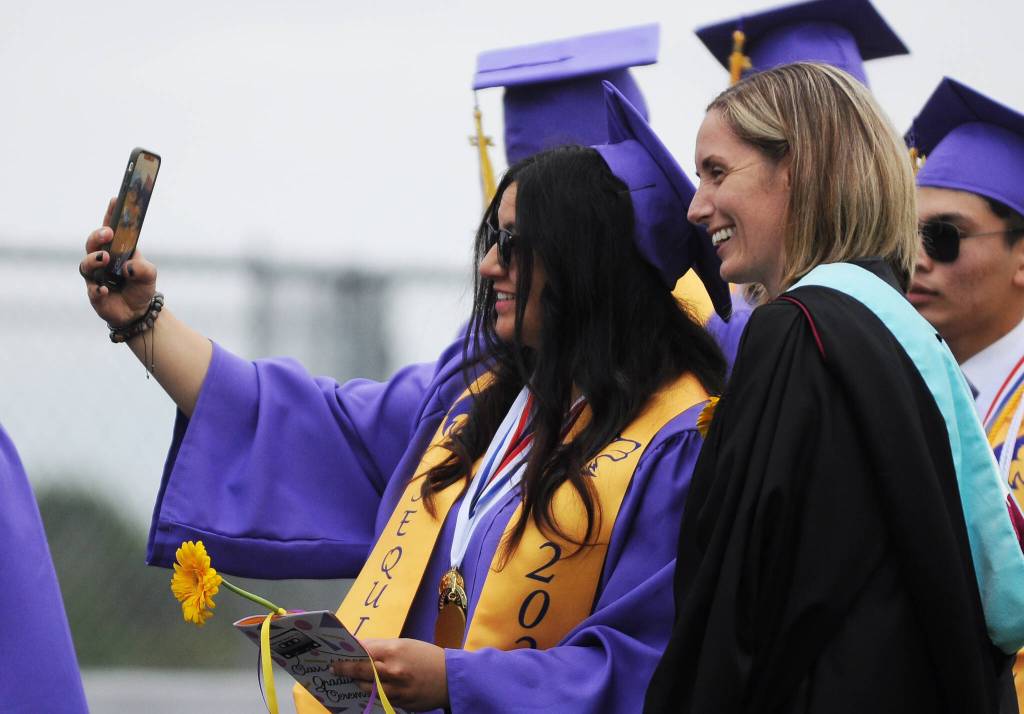 Sequim High graduate-to-be Lily Fili takes a selfie with SHS counselor Sarah Thorson at the start of the Class of 2022 graduation ceremony on June 10. Sequim Gazette photo by Michael Dashiell