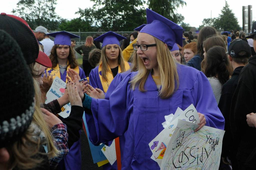 Sequim Gazette photos by Matthew Nash
Cassidy Crecelius, a Sequim High senior, shares in excitement for graduation day with a friend during the 2022 Grad Walk on Sequim School Districts track.