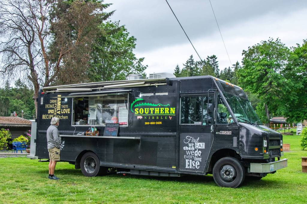 Sequim Gazette photo by Emily Matthiessen
Jay Pederson, a full-time RV traveler, discusses the menu with Caleb Messinger at the Southern Nibble food truck, parked at the John Wayne Marina Resort on the outskirts of Sequim.