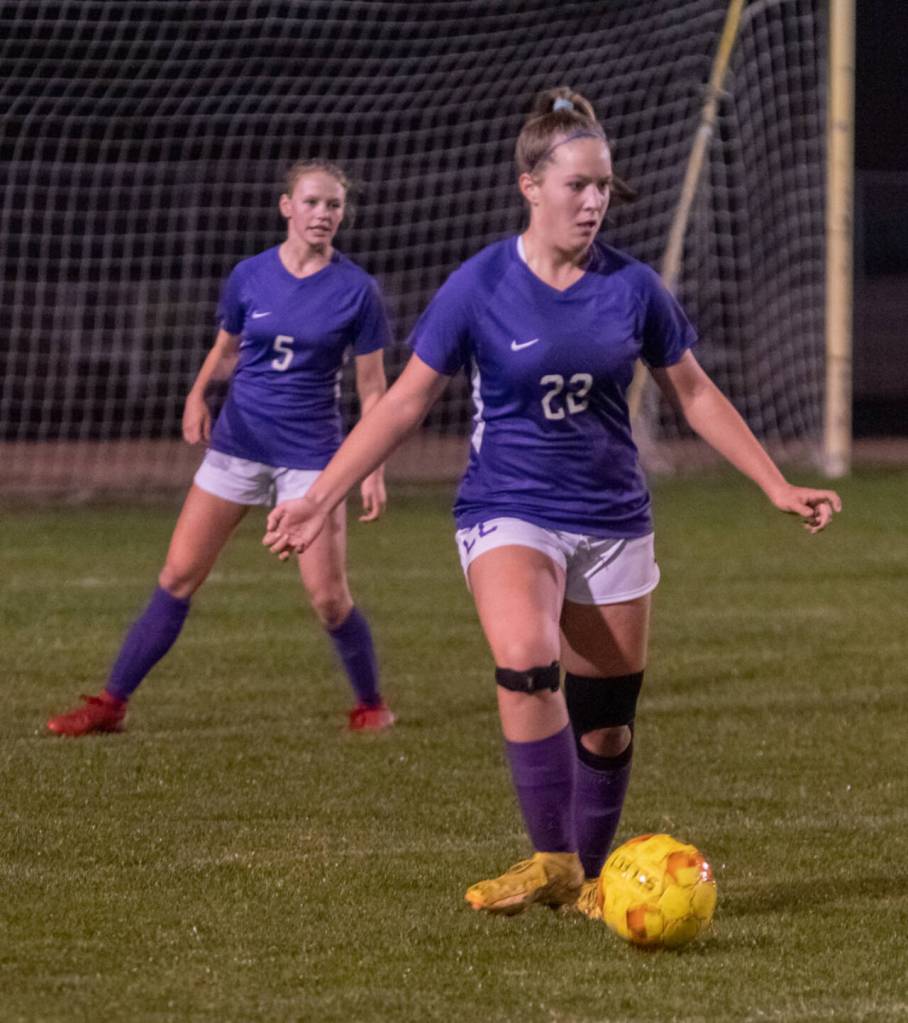 Sequim Gazette photo by Emily Matthiessen / Sequims Hailey Wagner, right, and teammate Ivy Barrett take on Bainbridge in an Oct. 20 Olympic League match. Bainbridge prevailed, 5-3.