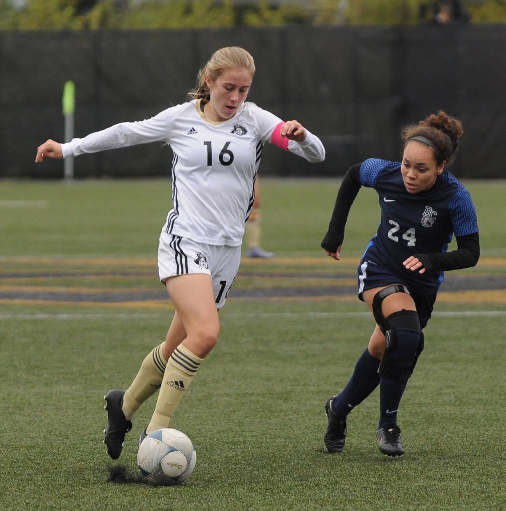 Sequim Gazette photo by Michael Dashiell / Peninsulas Sydney Soskis, left, looks to get past Bellevues Ammaya Robinett in the second half of a 6-0 PC shutout of the Bulldogs on Oct. 26.