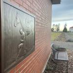 Sequim Gazette photo by Matthew Nash/ A new bronze plaque recreates Arnold Fribergs The Prayer at Valley Forge outside George Washington Inn. Co-owner Dan Abbott said he commissioned it from Minnesota artist Ross Pollard.