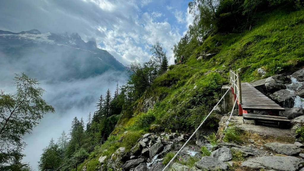 Photo by Kevin Froese/Heidi Kanning / A sweeping view of the Mont Blanc region as Kevin Froese and Heidi Kanning make their way back to Chamonix.