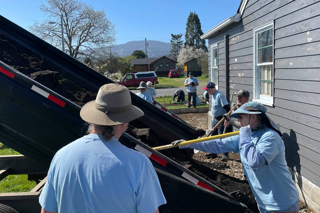 Sequim Gazette photo by Matthew Nash/ Volunteers place bark at an Alder Street home during Sequim Beautiful Day on April 29.