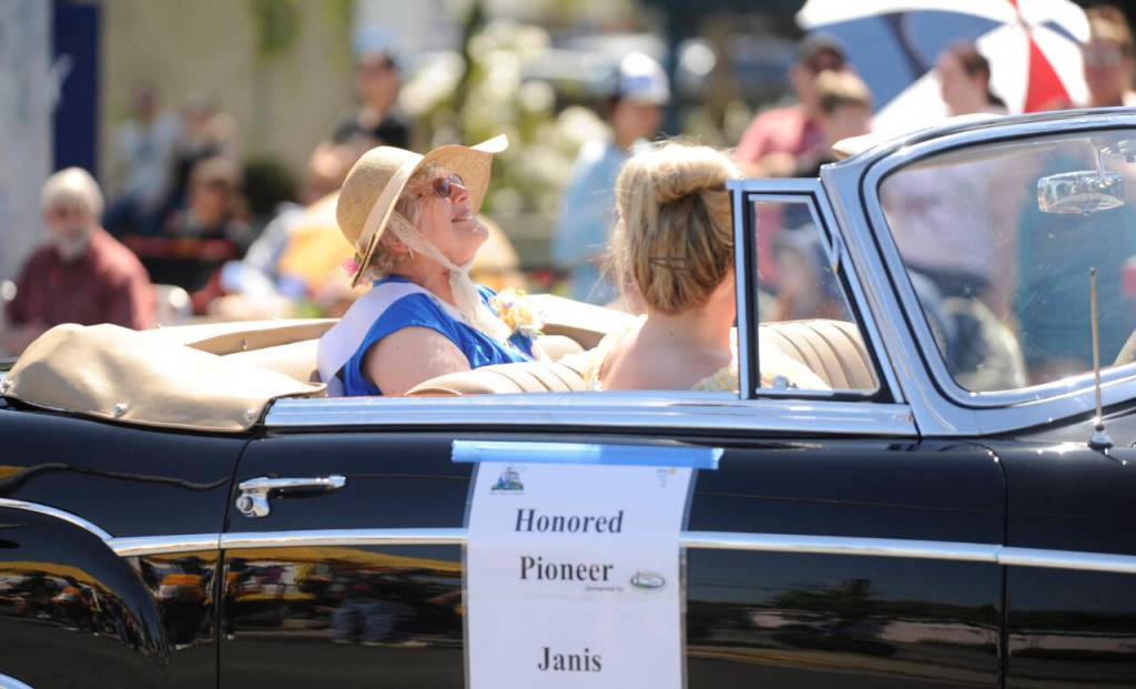 Sequim Gazette photo by Michael Dashiell / Janis Schmuck Thomsen enjoys a photo op during the Sequim Irrigation Festival Grand Parade crowd on Saturday, May 13.