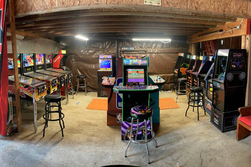 Sequim Gazette photo by Matthew Nash
Various video games and pinball along with a pool table are available for people waiting for those in the U-cut lavender fields at Old Barn Lavender Company.