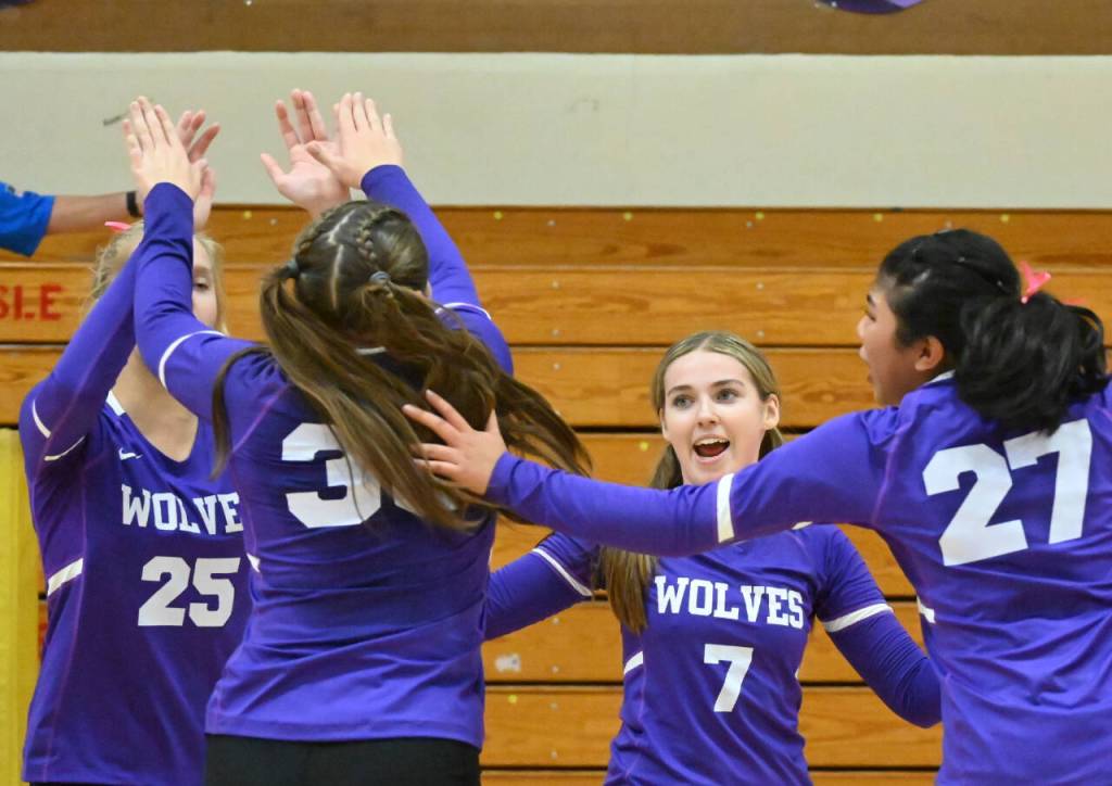 Sequim Gazette photos by Michael Dashiell
Sequims Brianna Palenik, second from left, gets congratulated by teammates (from left) Jolene Vaara, Sydney Clark and Kassi Montero after scoring a point in an Oct. 3 win over Kingston.