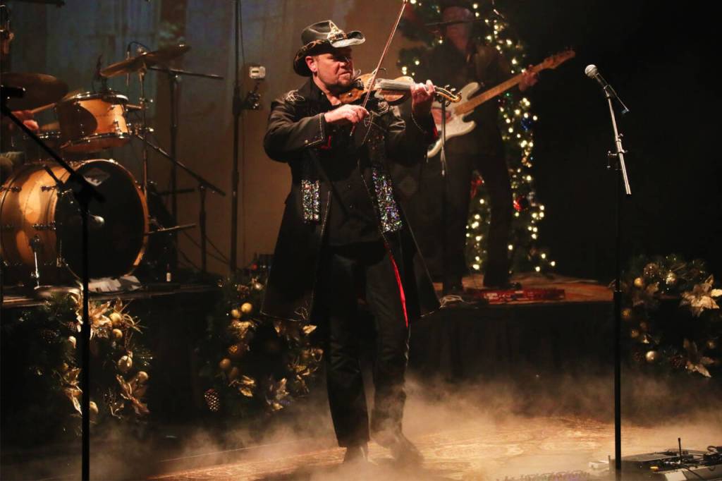 Photo courtesy of Christmas in Washington / Featured in the Christmas in Washington series, veteran electric violinist Geoffrey Castle takes the stage with a host of other performers at the Field Arts and Events Hall on Dec. 21.