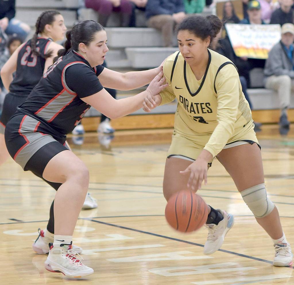 Photo by Keith Thorpe/Olympic Peninsula News Group
Peninsulas Jelissa Julmist, right, steps into the lane defended by Everetts Ella Curry on Feb. 24 in Port Angeles.