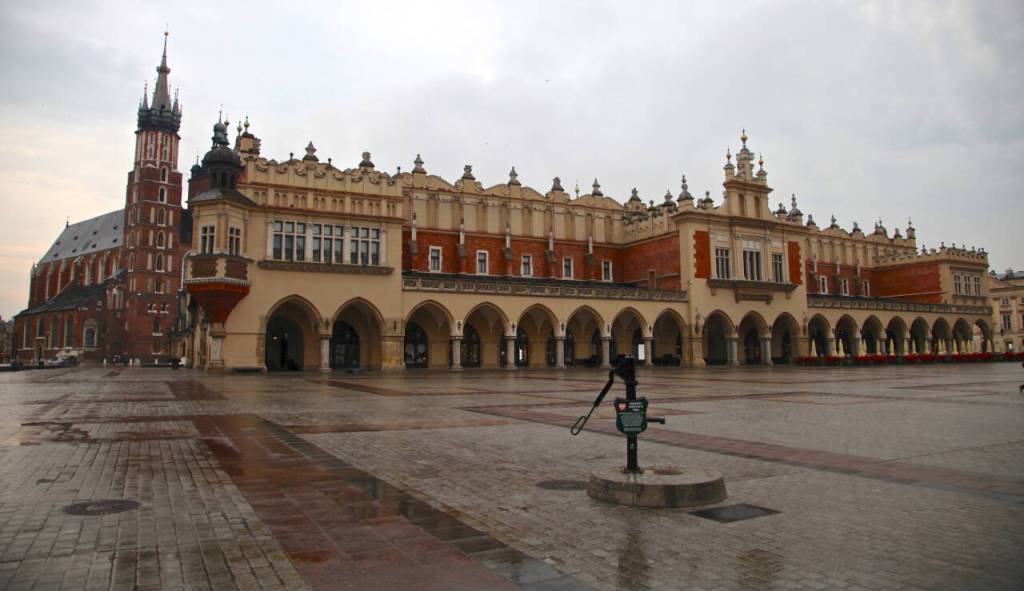 Photo courtesy of Arvo and Christiane Johnson / Market Square, Krakow.