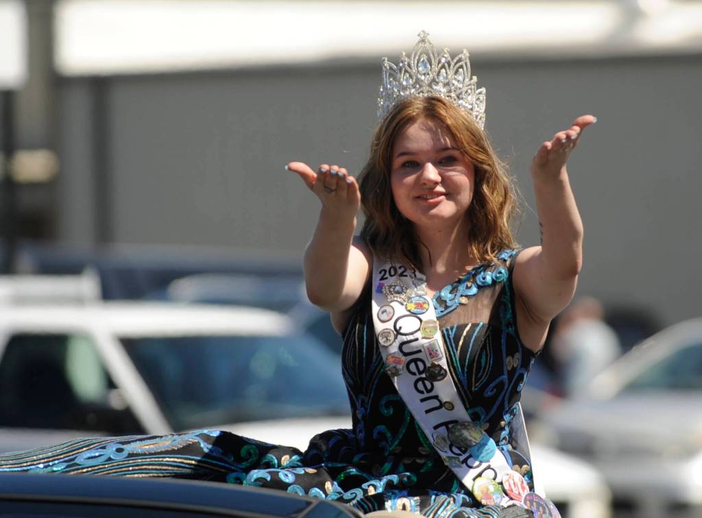 Sequim Gazette photo by Michael Dashiell / 2023 Sequim Irrigation Festival queen Pepper Reymond waves to the Sequim Irrigation Festival Grand Parade crowd on Saturday.
