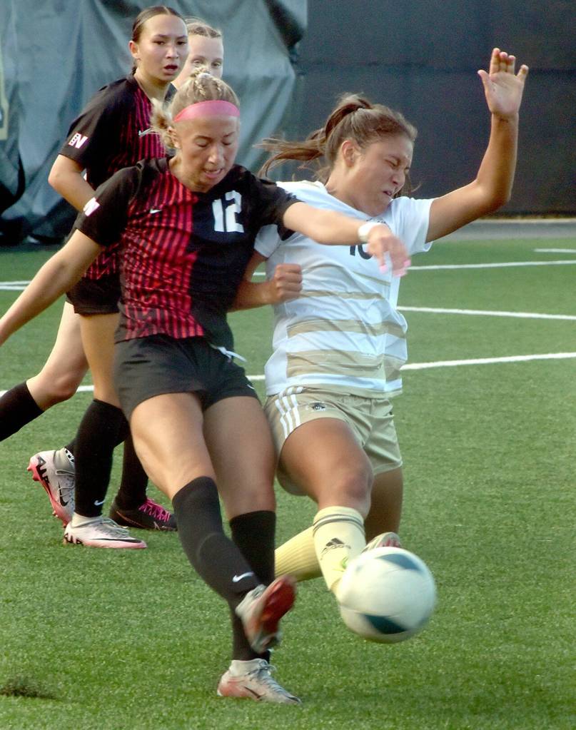 Photo by Keith Thorpe/Olympic Peninsula News Group / Everetts Alexis Bell, left, duels with Peninsulas Desi Dutra on Sept. 18 at Peninsula College.