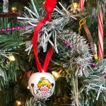 After playing Beth in Olympic Theatre Arts 1996 show The Best Christmas Pageant Ever, director Jim Guthrie gave Ellie (Leinart) Leonard an ornament that she still hangs on her Christmas tree each year.