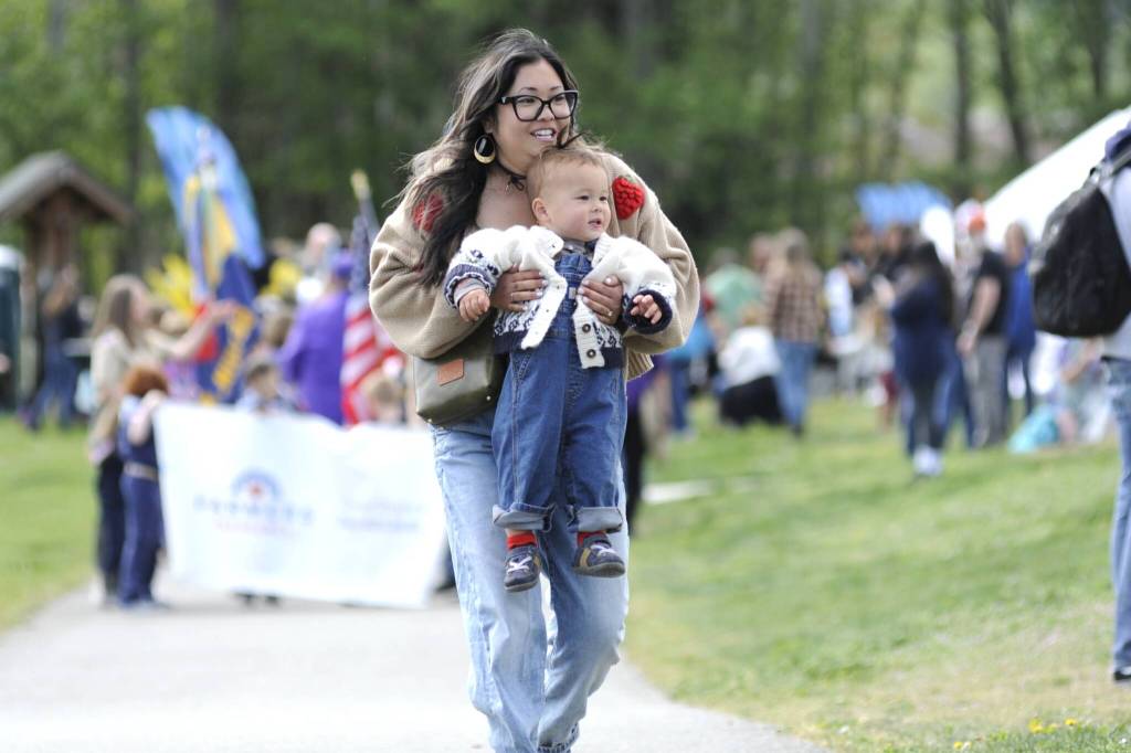 Sequim Gazette photo by Matthew Nash
Evin Atherton of Sequim brings Callum, 18 months, to watch the Kids Parade with dad Connor. The family said they live within walking distance of the park. Its wonderful to see everything the city offers, Connor said.
