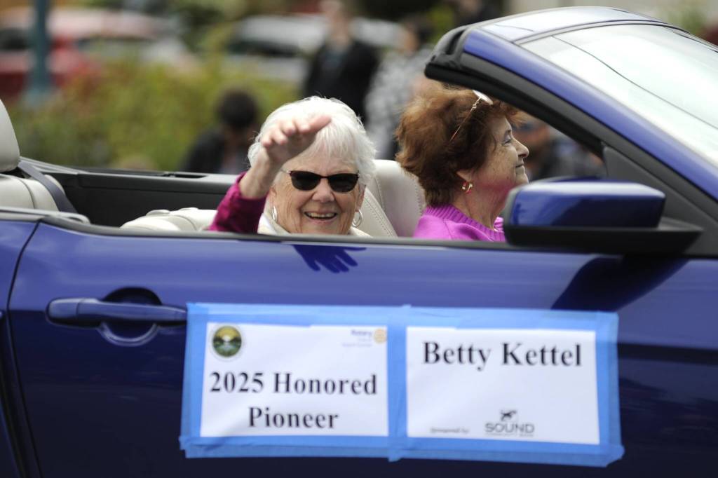 Sequim Gazette photo by Matthew Nash
Honored pioneer Betty Kettel waves to the crowd during the Grand Parade.