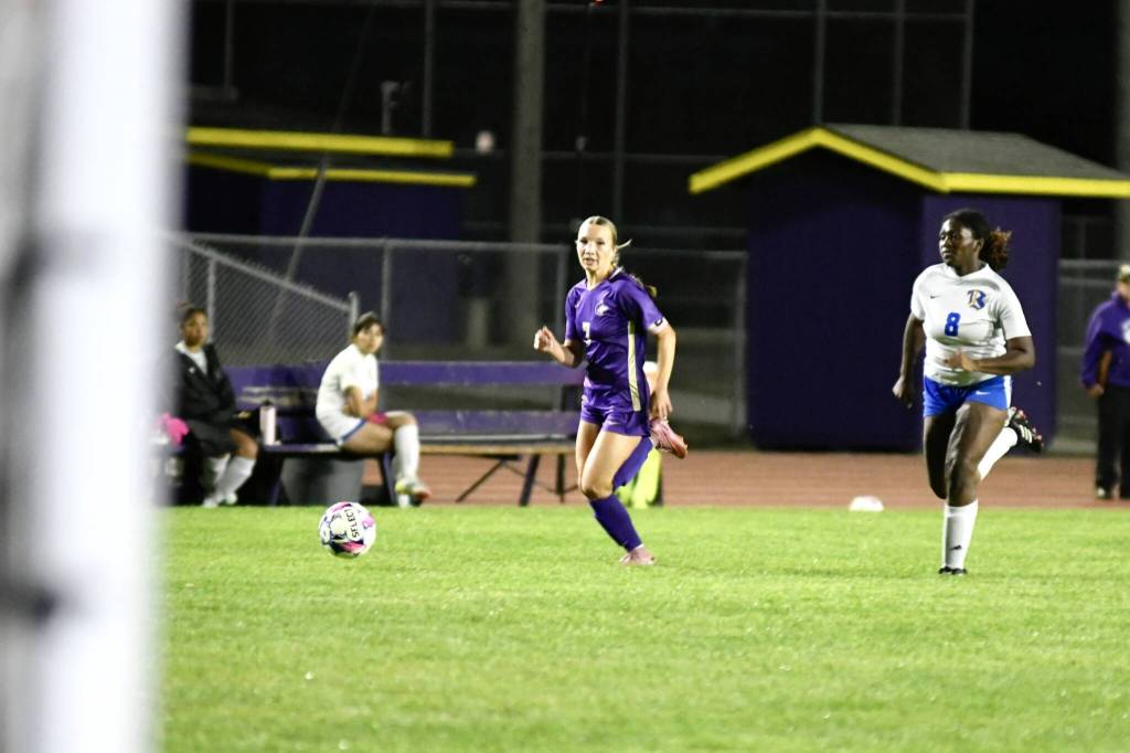 Sequim Gazette photo by Jacques Star
Kiley Winter jets down the field against Bremerton players on Oct. 2 in a 7-0 win. She scored three goals and made two assists in the game.