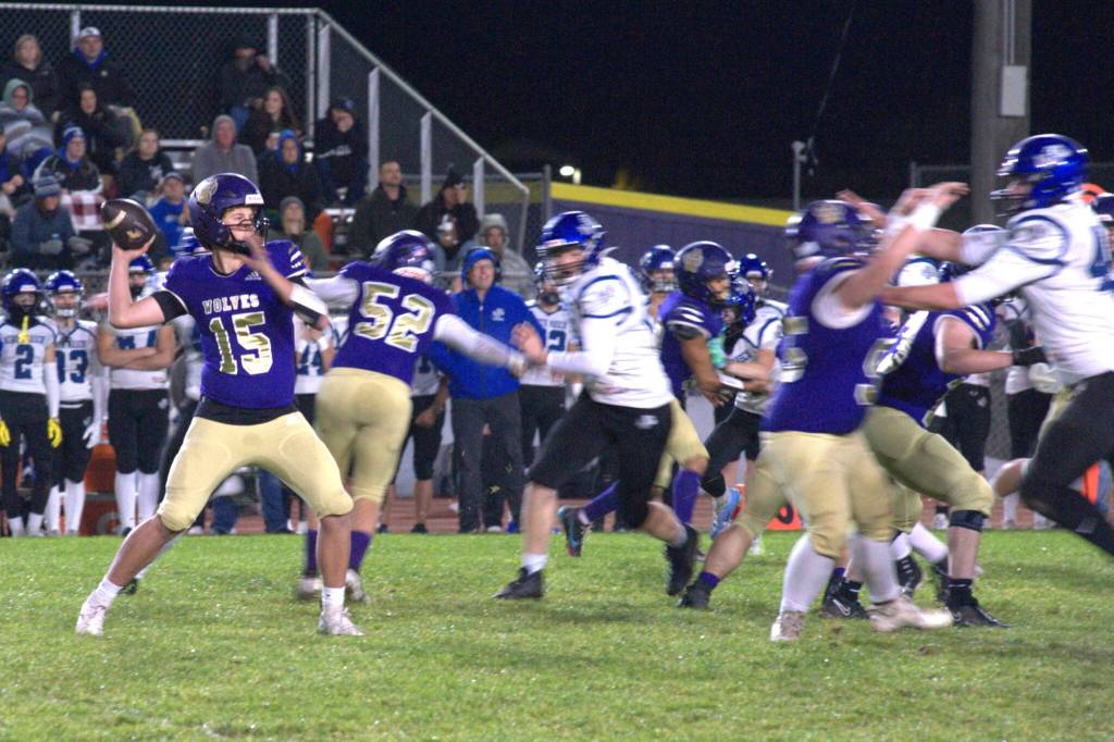 Sequim Gazette photo by Matthew Nash/
Kaden Miller steadies a throw against North Masons defense on Oct. 30.