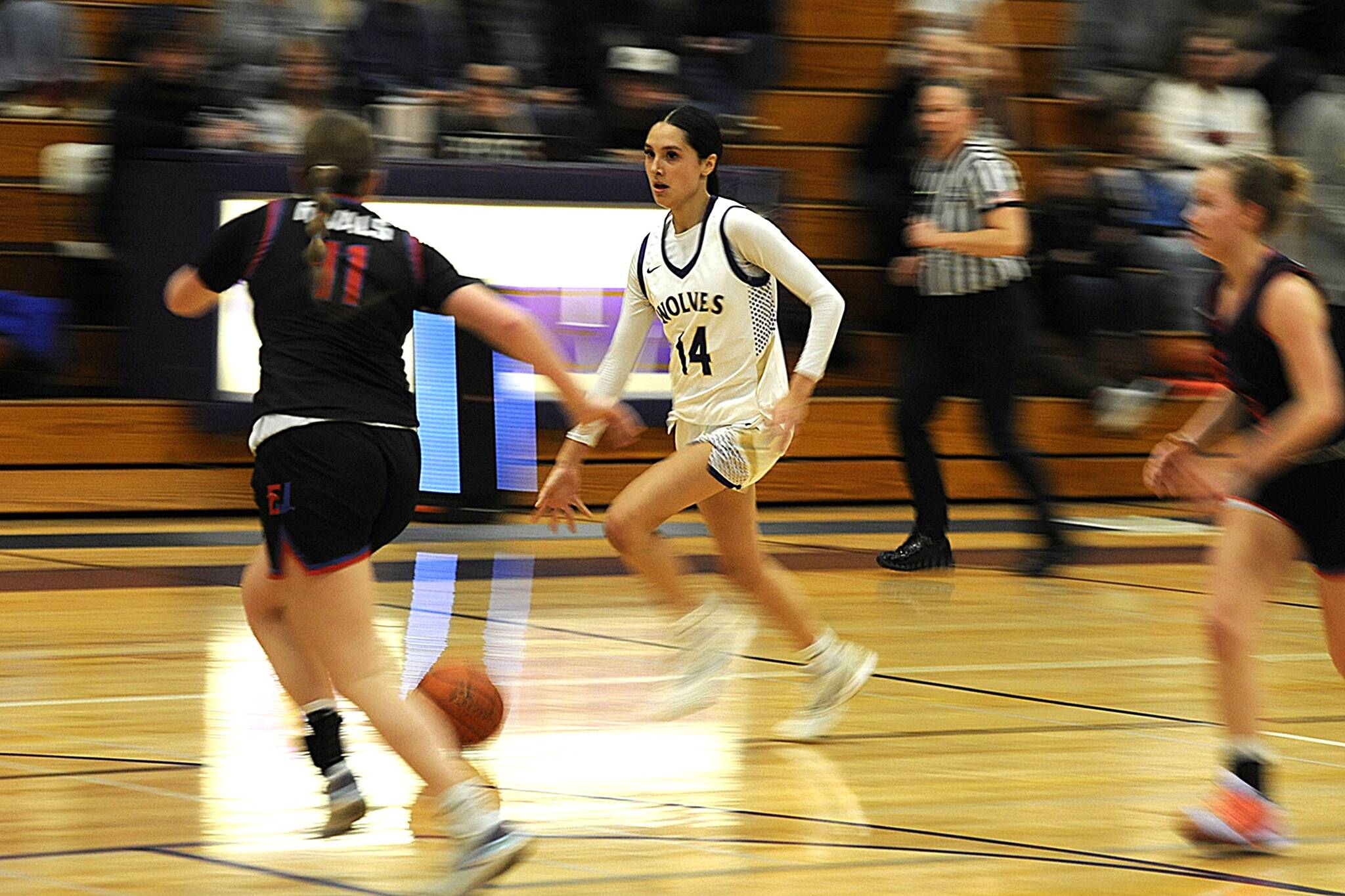 Sequim Gazette photos by Matthew Nash
Sequims Gracie Chartraw pushed the tempo for the Wolves in a 58-40 win over East Jefferson on Dec. 2. She had 30 points, eight steals, seven assists and five rebounds in the game.