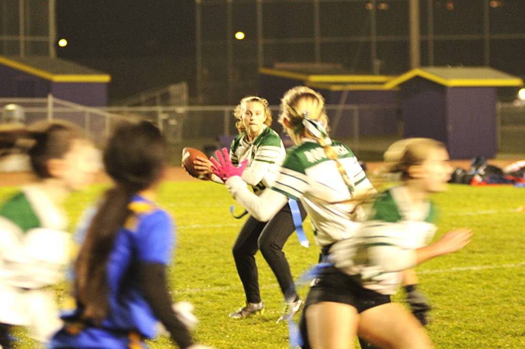 Sequim Gazette photo by Matthew Nash/
Kennedy Rognlin looks to pass to Piper Alton on Jan. 28.